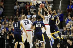 包含丹佛掘金迎NBA季后赛关键赛，国际比赛日篮板制胜，更衣室稳定，年轻球员得到机会的词条