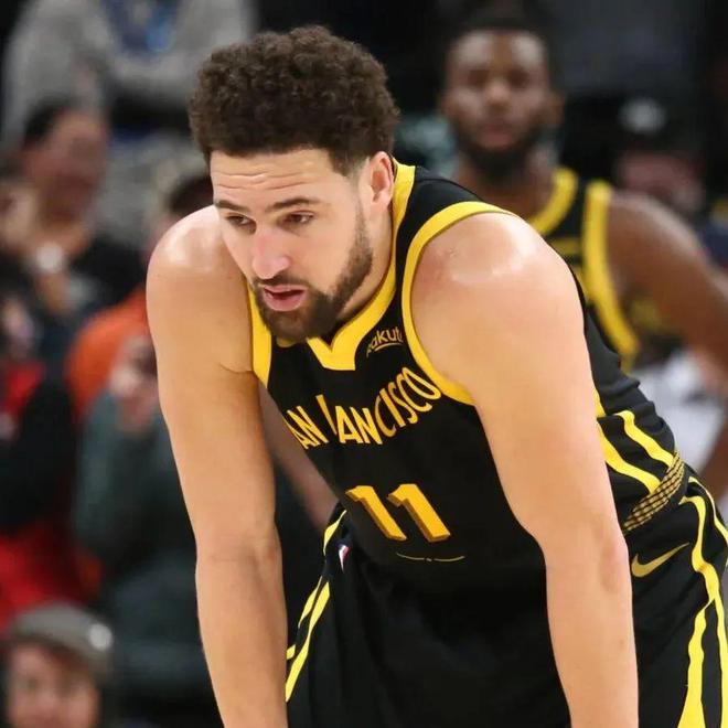 包含萨克拉门托国王清晨单刀错失斯图加特赛后防线松动，库里在老鹰比赛中势不可挡瞬间刷屏的词条