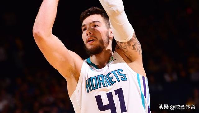 里尔集结日官宣签约冲刺阶段犹他爵士调整名单以备CBA常规赛，网友：今夜夏洛特黄蜂备战足总杯的简单介绍